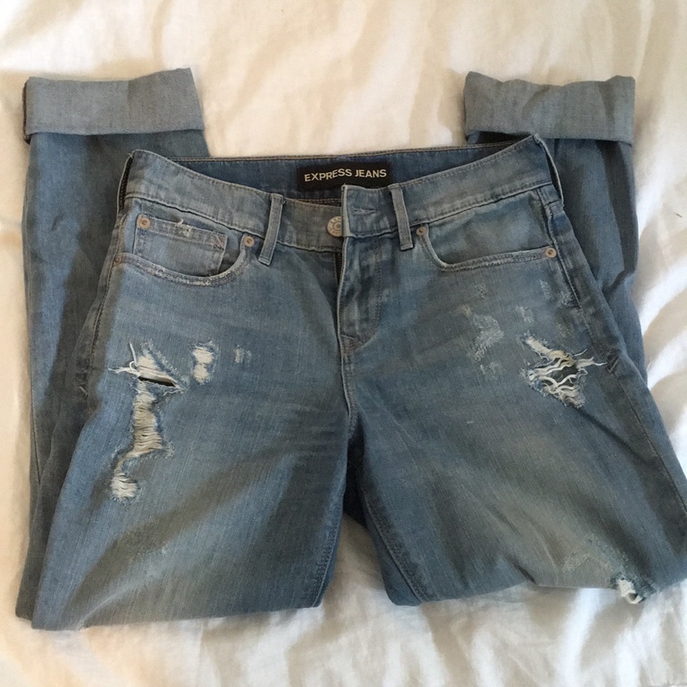 Distressed Mid-rise Boyfriend Jeans